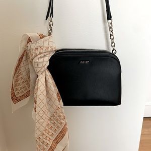 nine west black vegan leather crossbody purse with silver details🤎